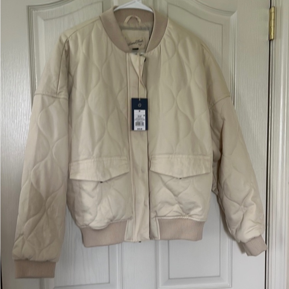 Target Universal Thread Quilted Jacket. Women’s size M. Brand New with Tags on.